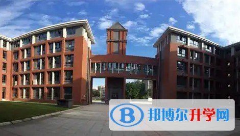新津中學地址，乘車路線