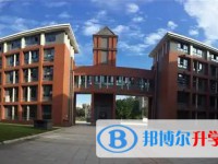 新津中學地址，乘車路線