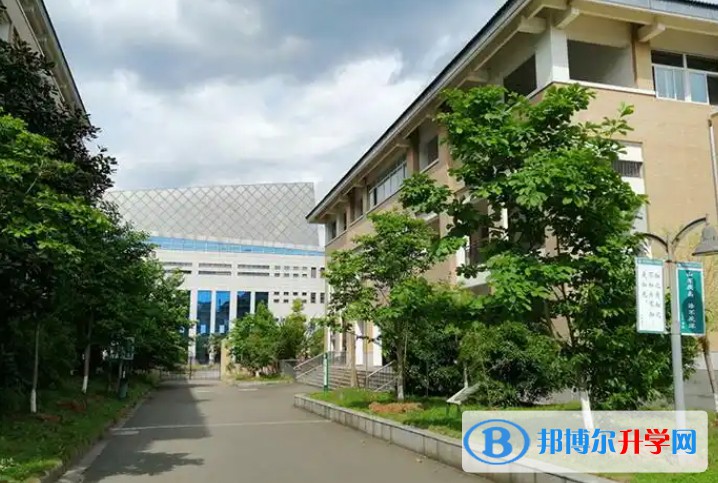 四川省青川第一高級中學地址，乘車路線